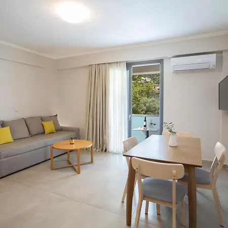 Zisis Aparthotel 3*